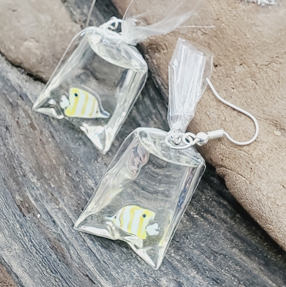 Nwt fish in bag! Yellow reef fish earrings silver hooks handmade - Picture 4 of 5